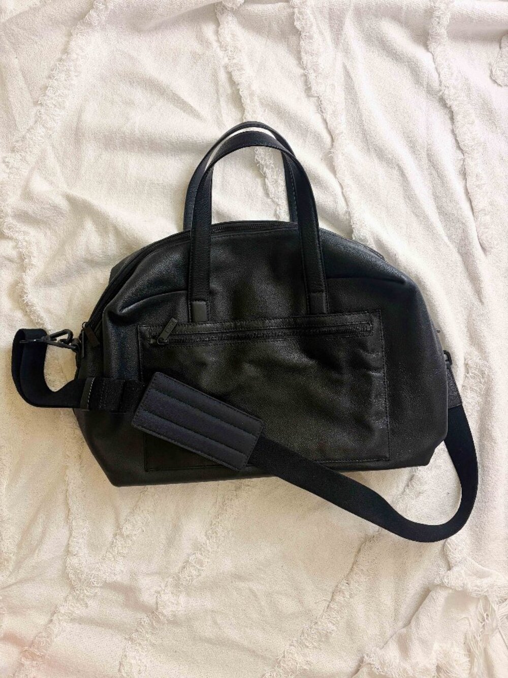 AWAY The Everywhere Travel Weekend Bag in Black Leather - Picture 2 of 8